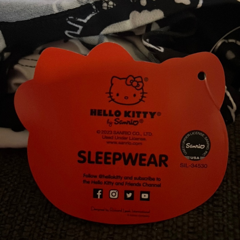 Hello Kitty Halloween Pajama Set NWT - Picture 6 of 8